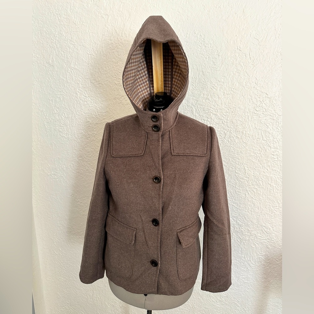 Women’s Lands End %80 wool /%20 nylon winter coat. Size 10